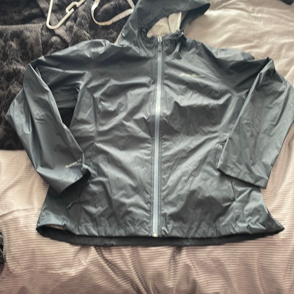 Eddie‎ Bauer Women’s Rainjacket Navy Large
